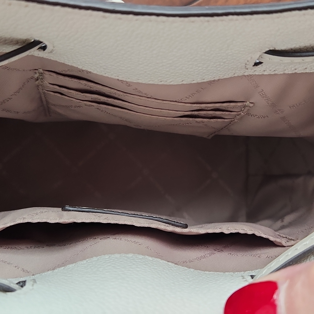 Micheal Kors Bucket Purse - Picture 5 of 7